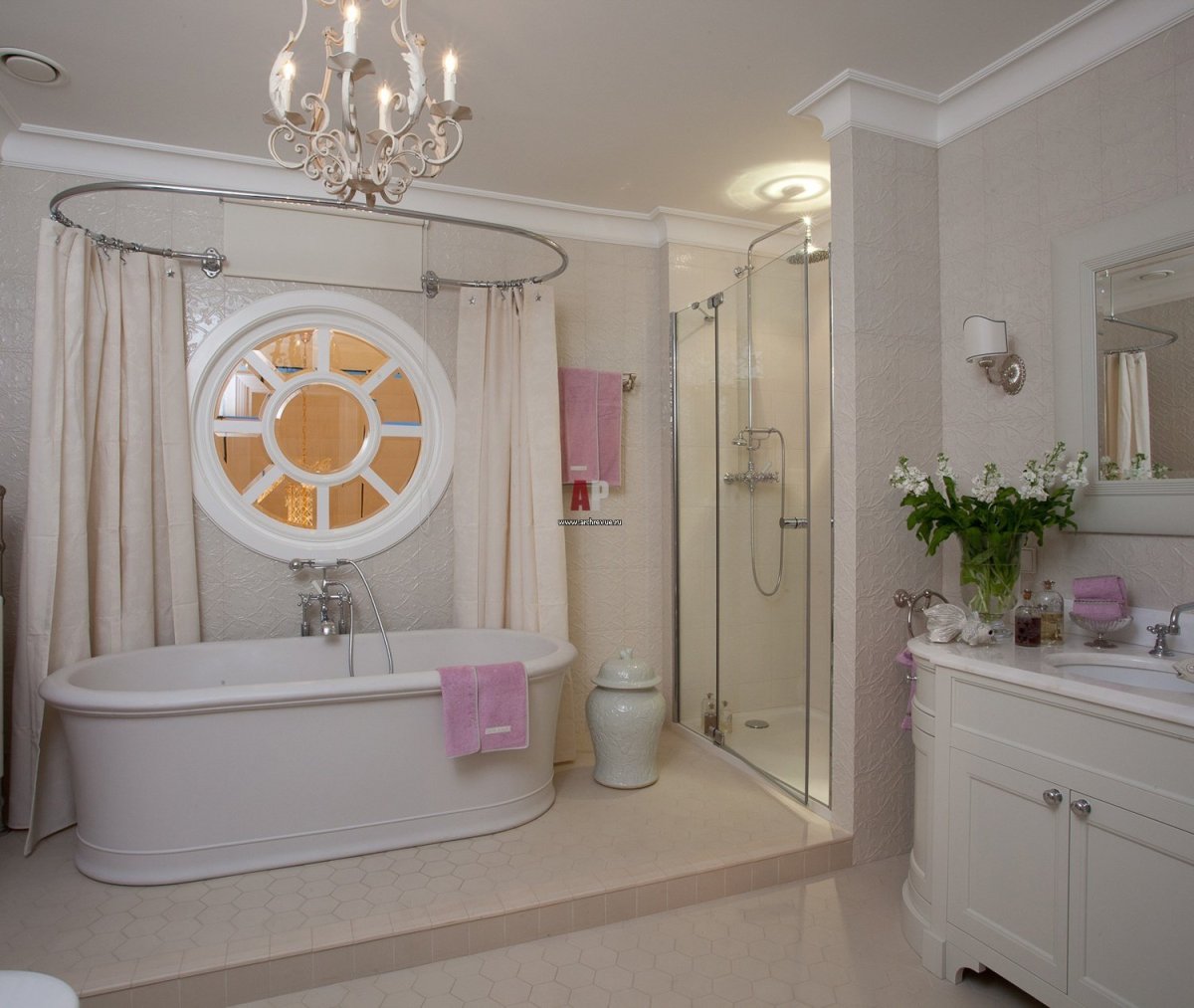 Стильная ванная в деревянном доме