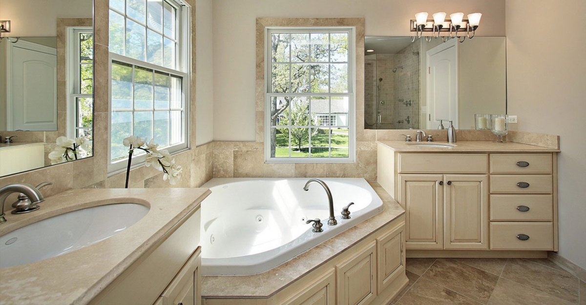 Ванная комната с окном