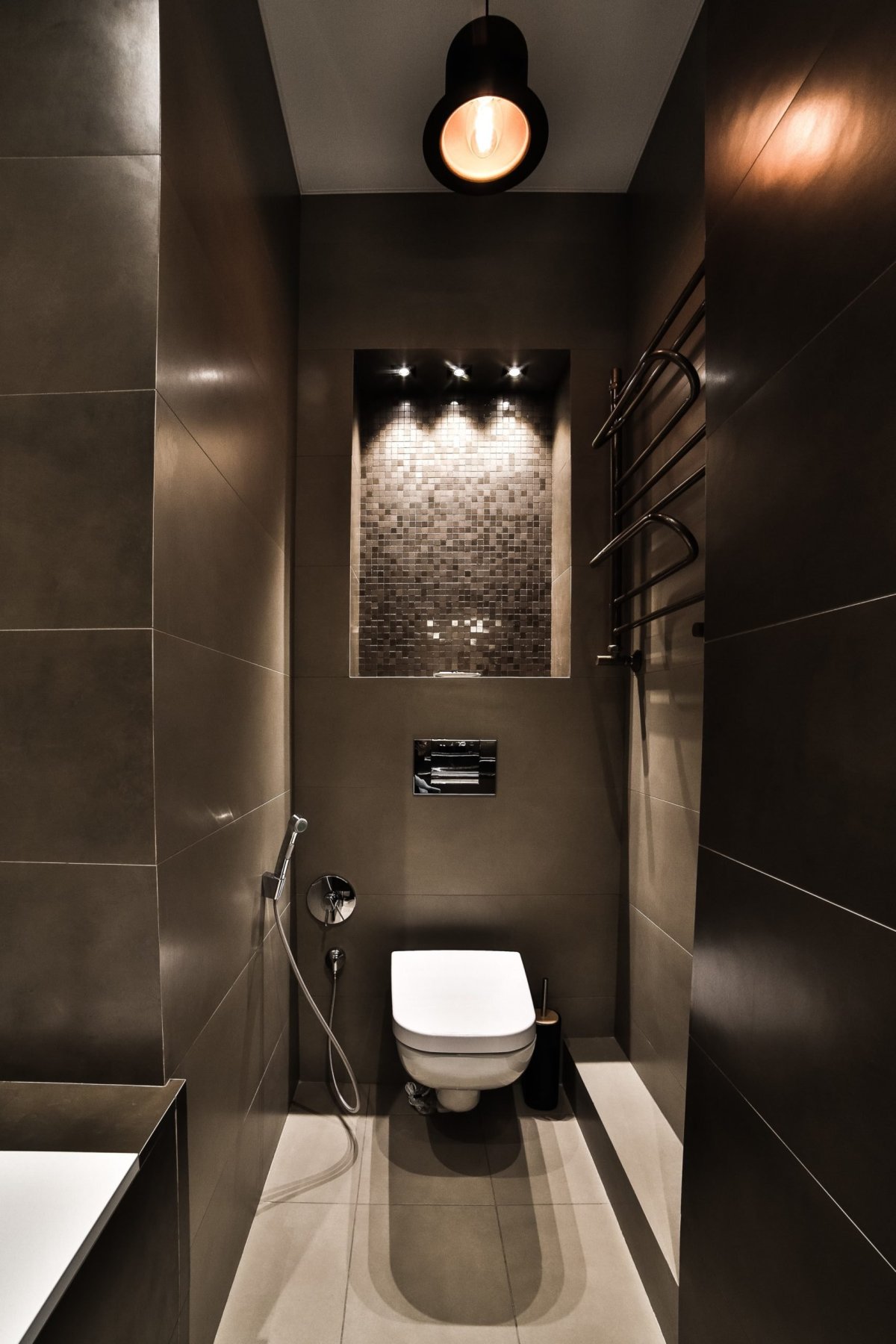 Туалетная комната с инсталляцией