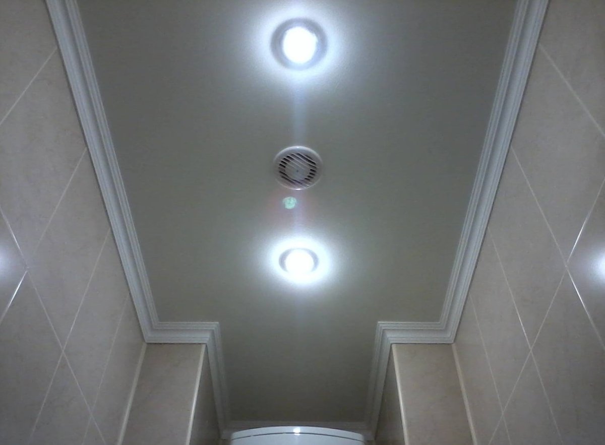 Точечные светильники в туалете