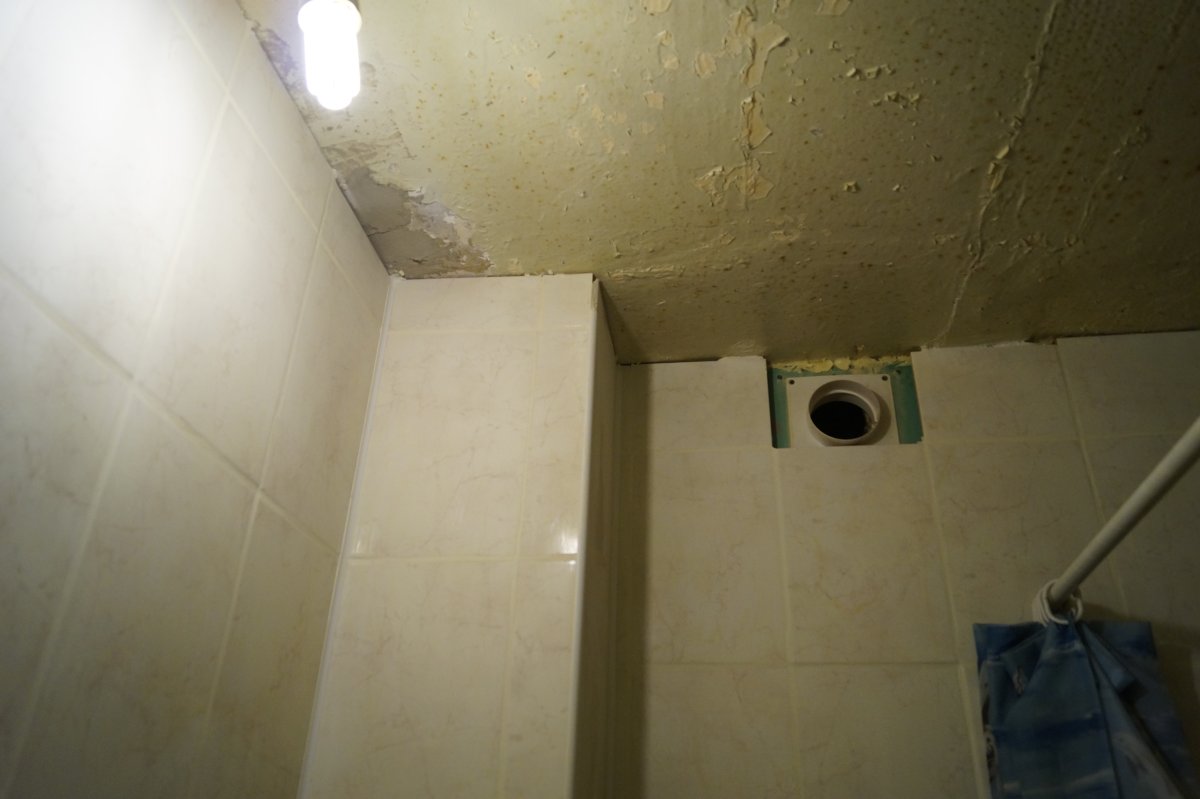 Вытяжка в реечном потолке