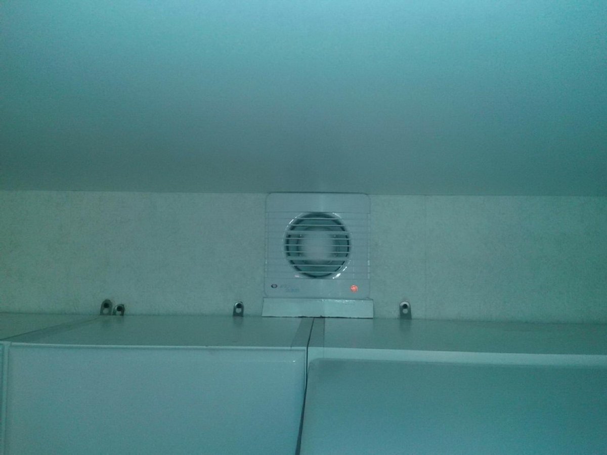 Вентиляция на кухне с вытяжкой и естественная