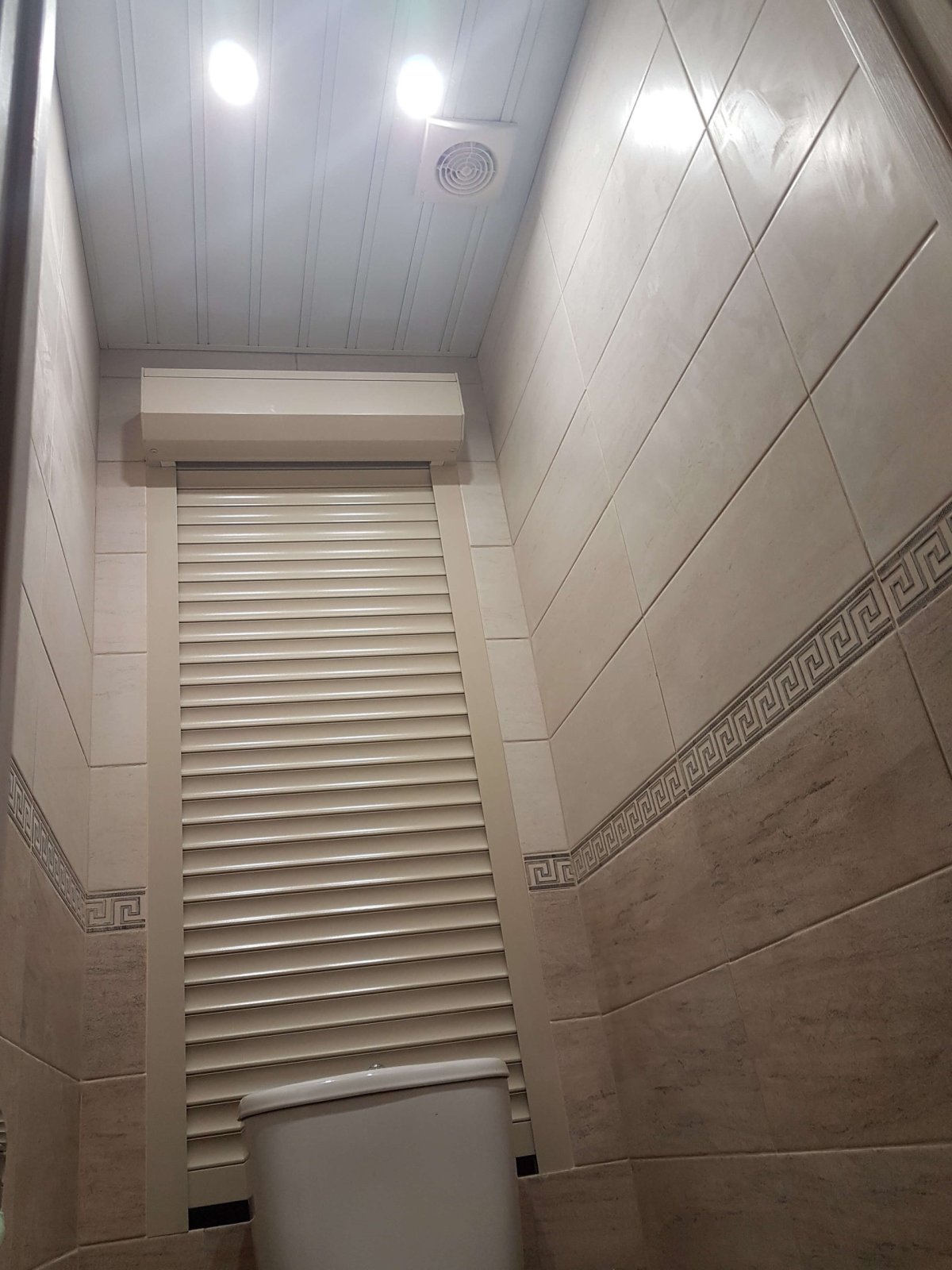 Потолок в туалете