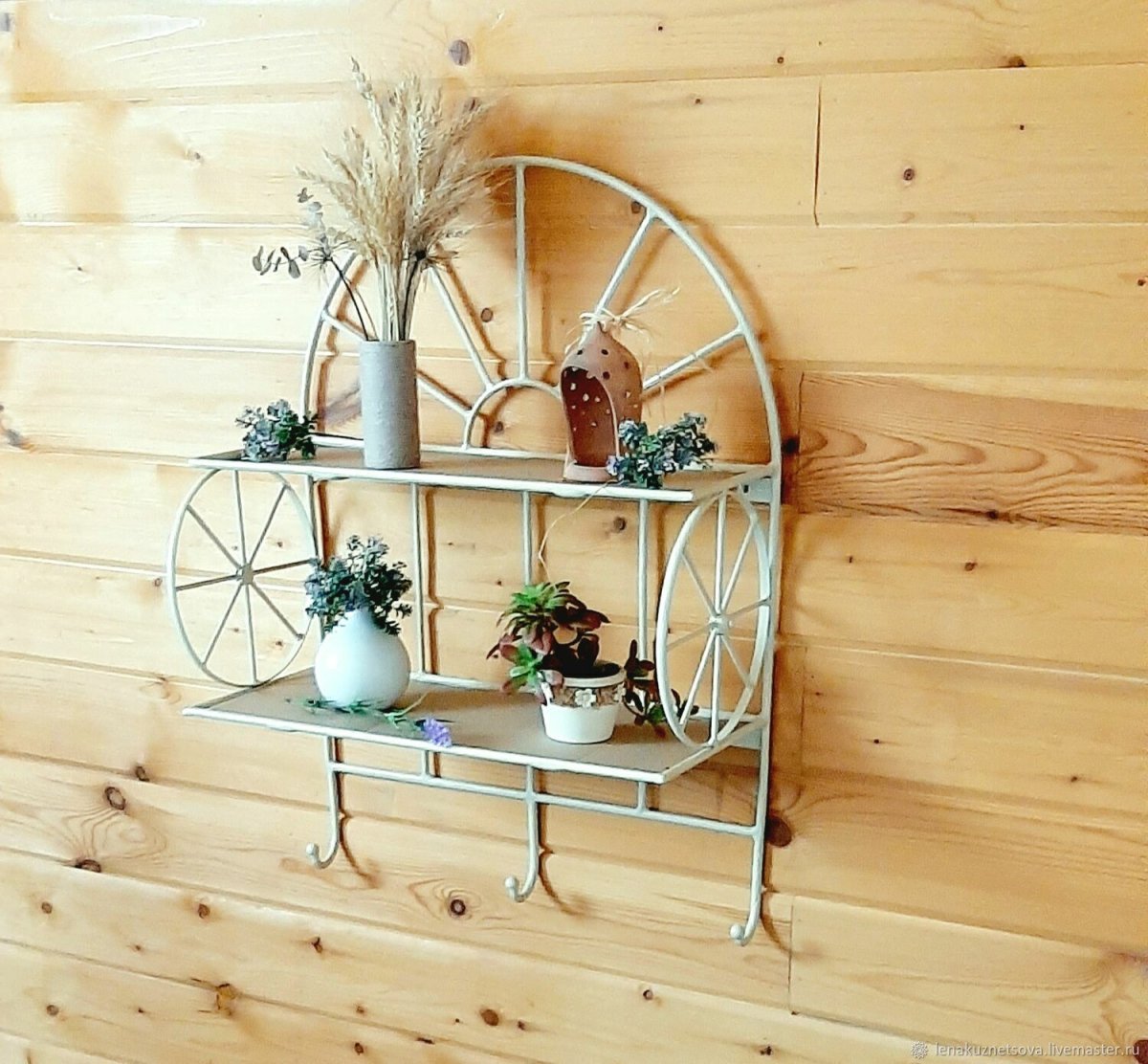 Кованый стеллаж в ванную комнату