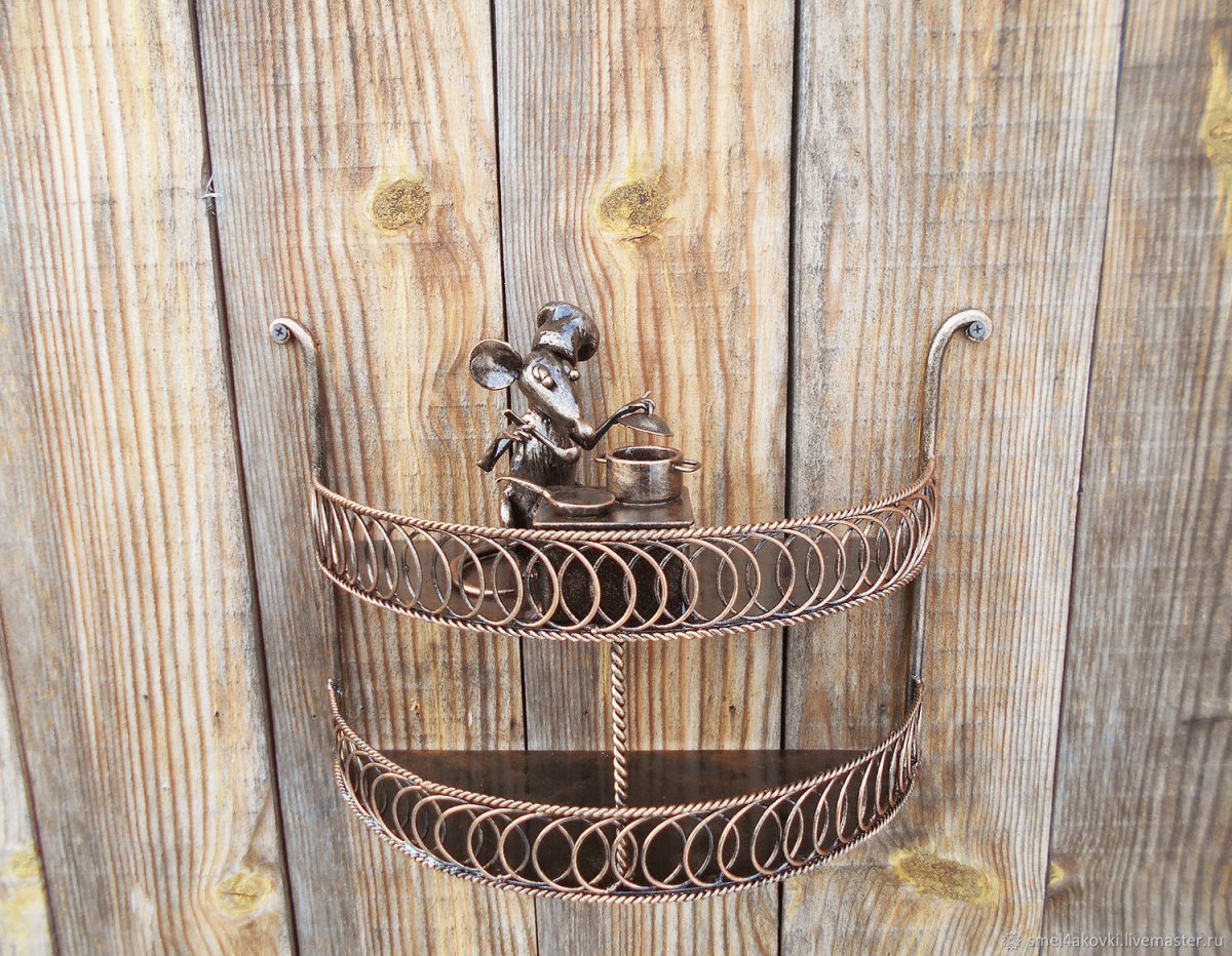 Кованная полочка в ванную