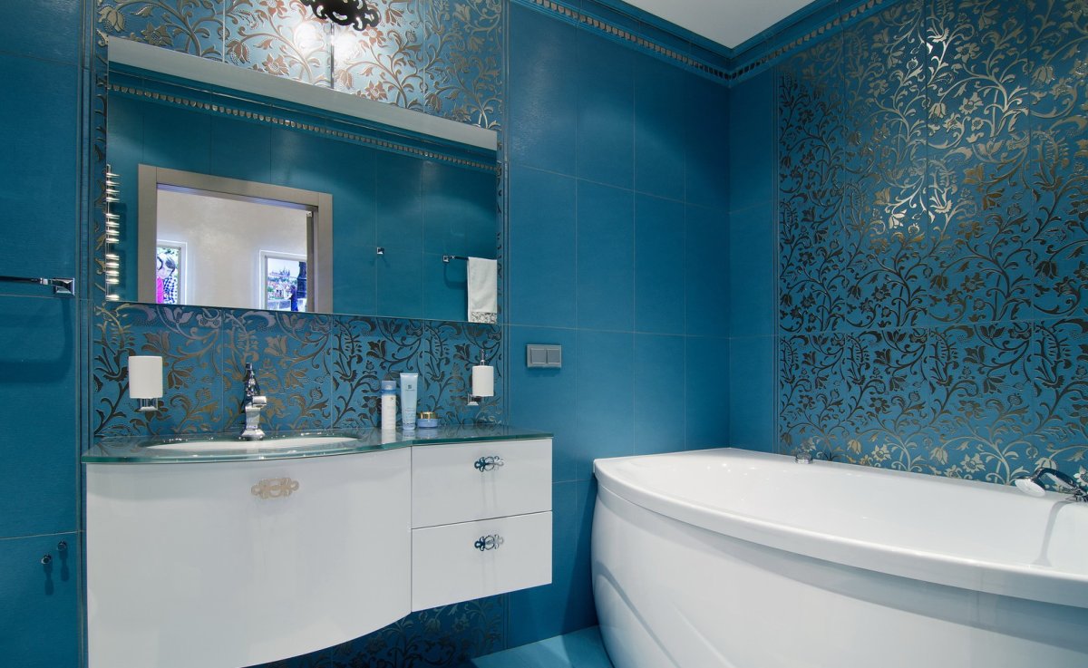 Ванна в голубом цвете