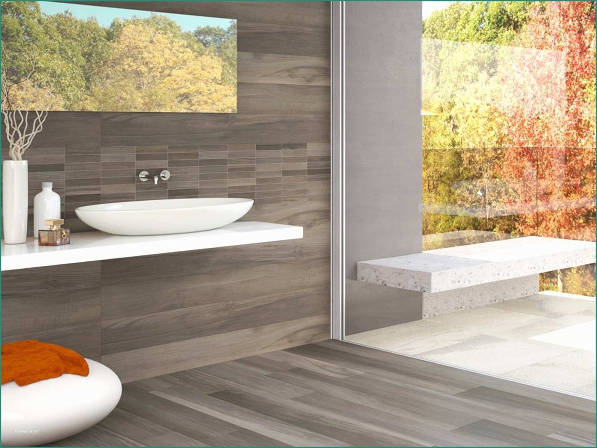 Керамогранит под дерево в ванной комнате