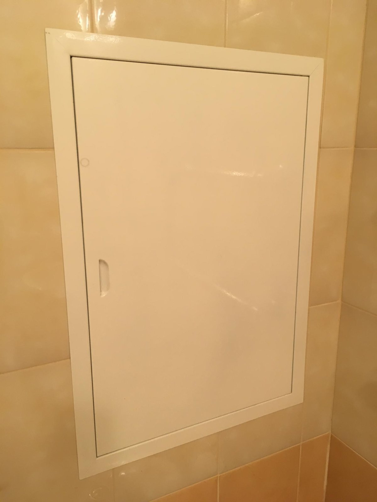 Люк сантехнический 150х300 бежевая