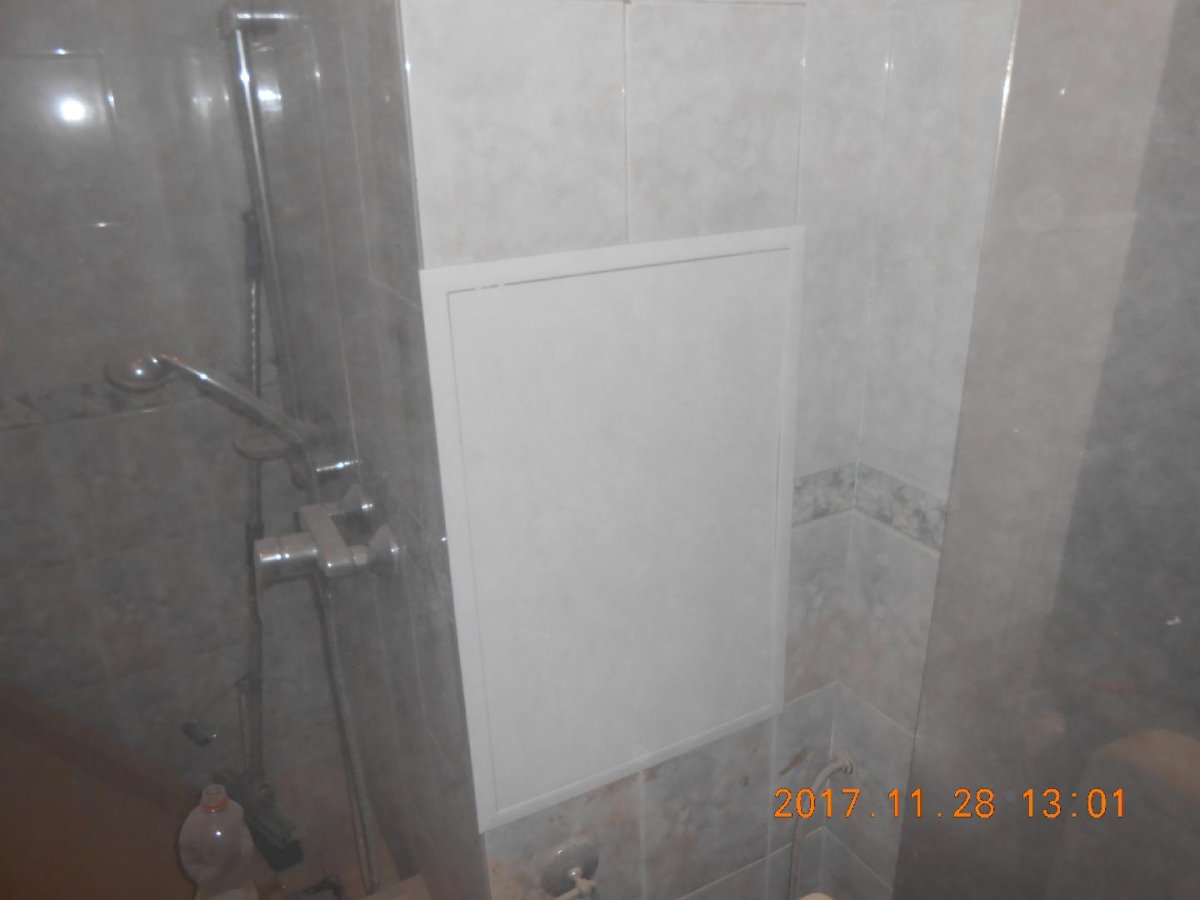 Люк в ванной на всю высоту ванной