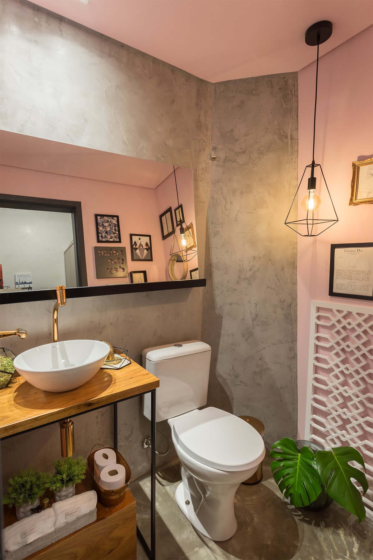 Отделка туалета камнем