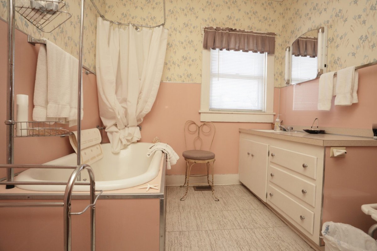 Персиковая ванная комната реальные фото