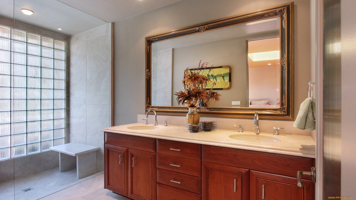 Узкое окно в ванной