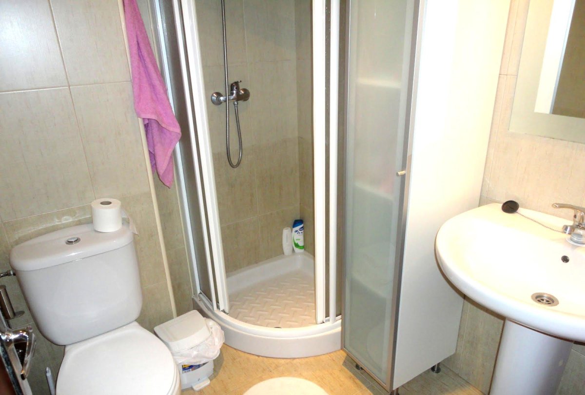 Душевая кабина в маленькой ванной