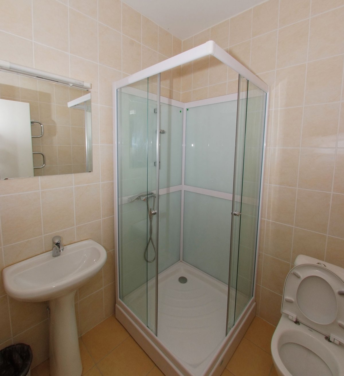 Душевые кабины для хостела