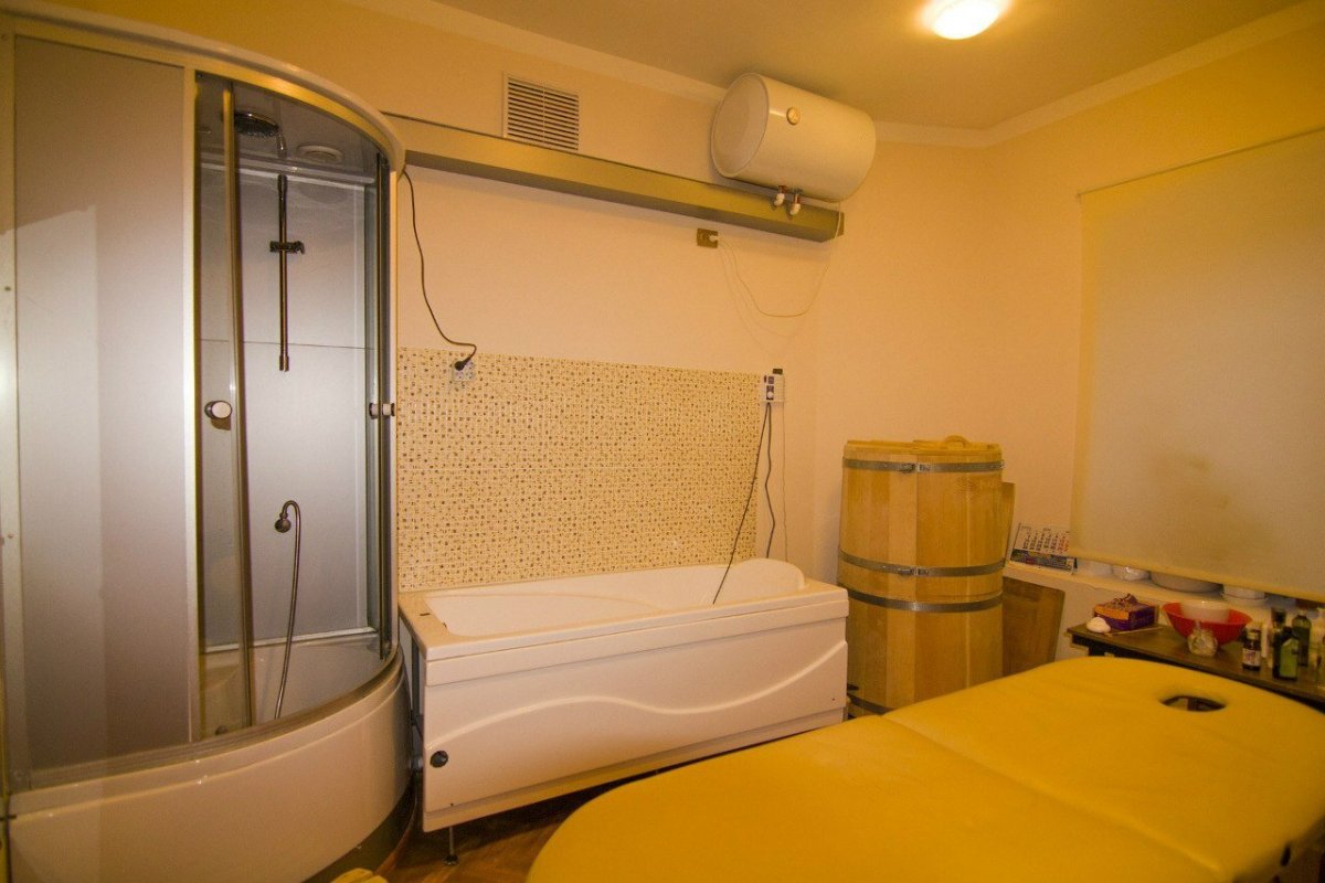 Массажная комната с душем