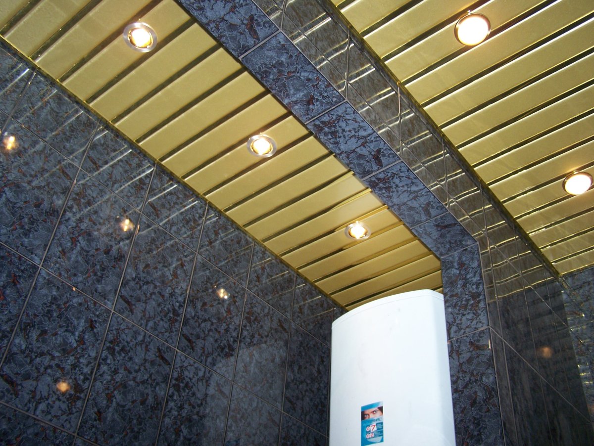 Реечный потолок 100р