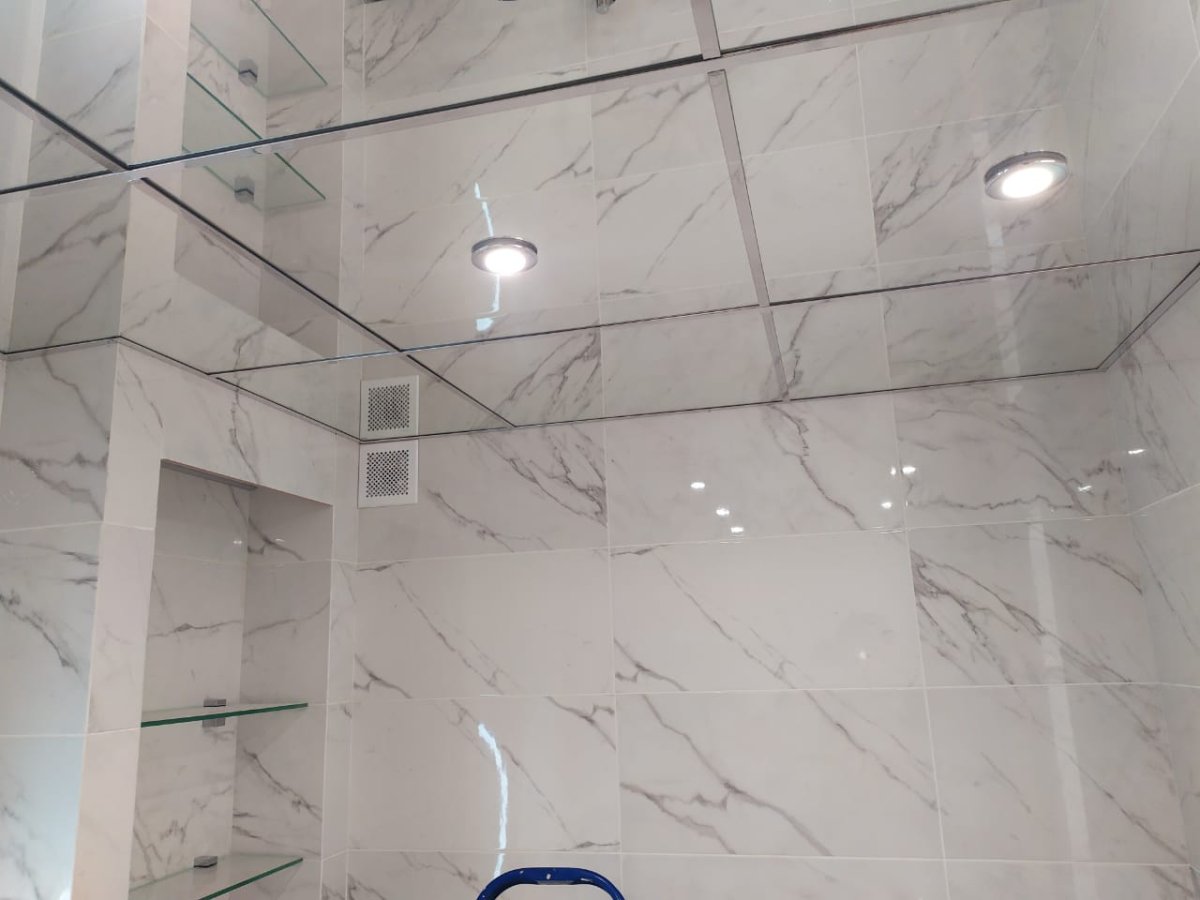 Зеркальный реечный потолок