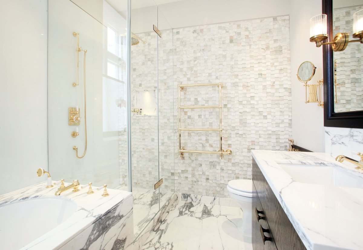 Ванная комната белая золотистый песок