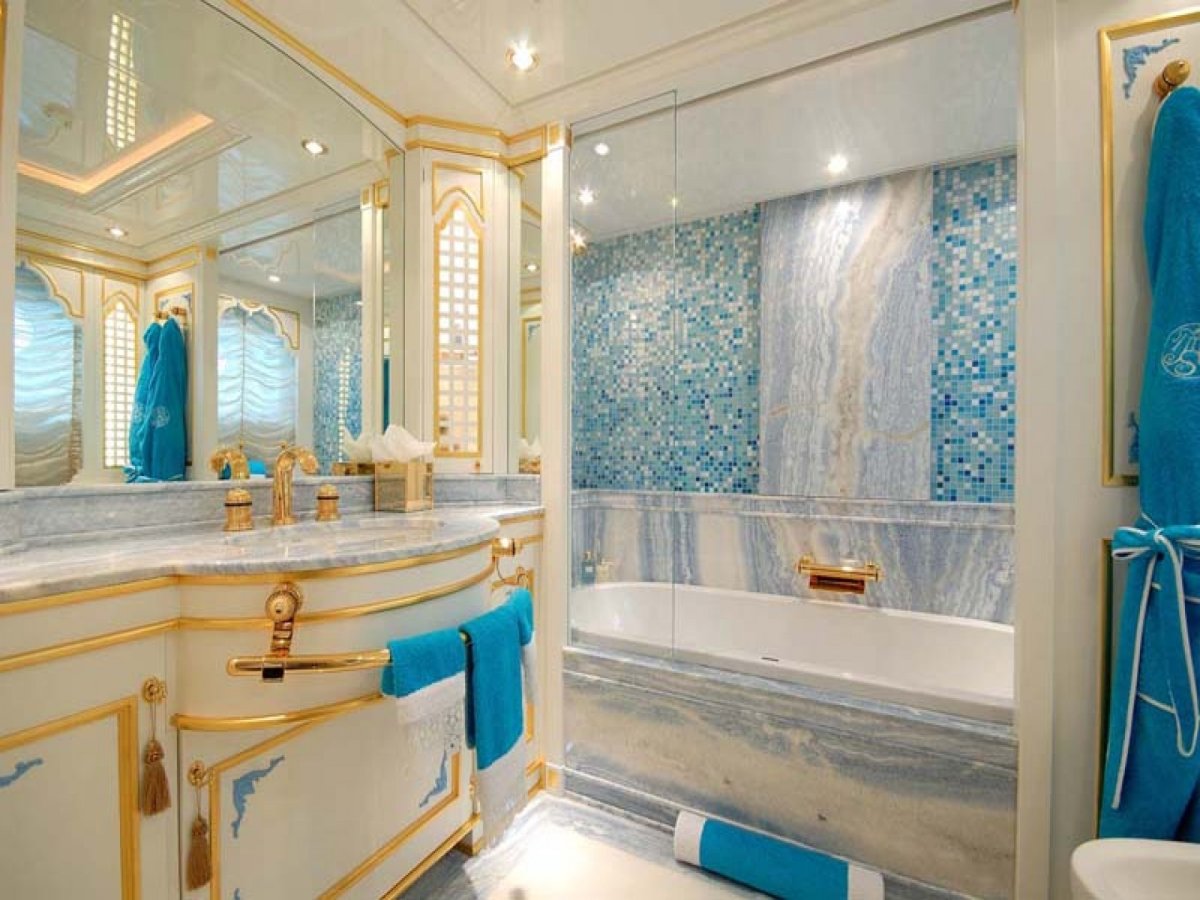 Ванна бирюза с золотом