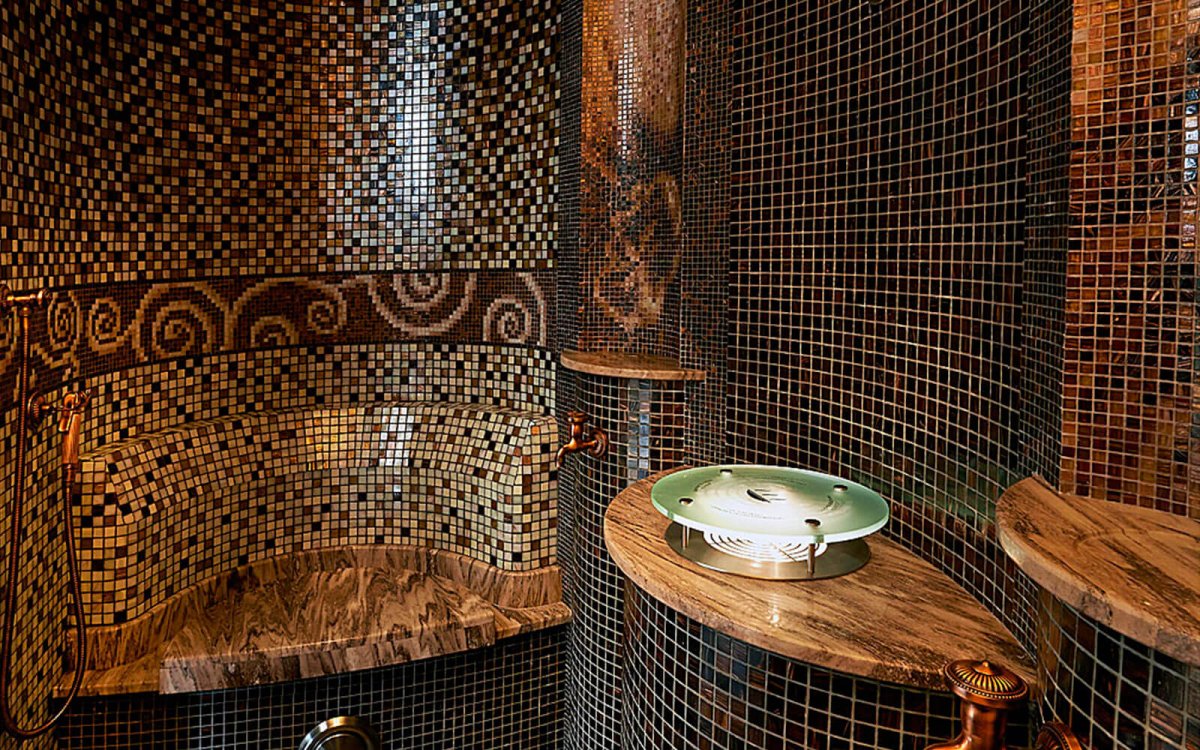 Ванная с мозаикой и плиткой