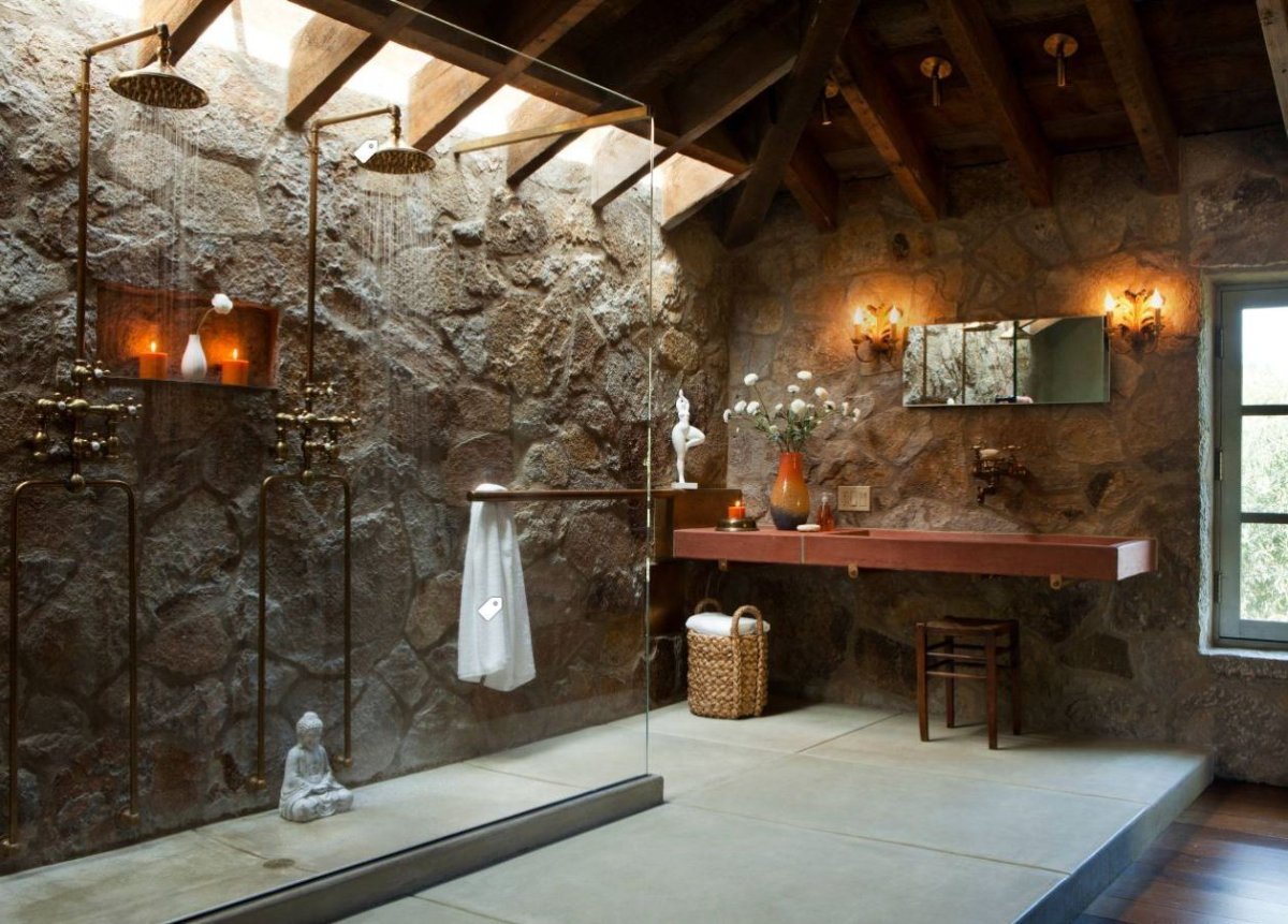 Отделка кухни камнем и деревом