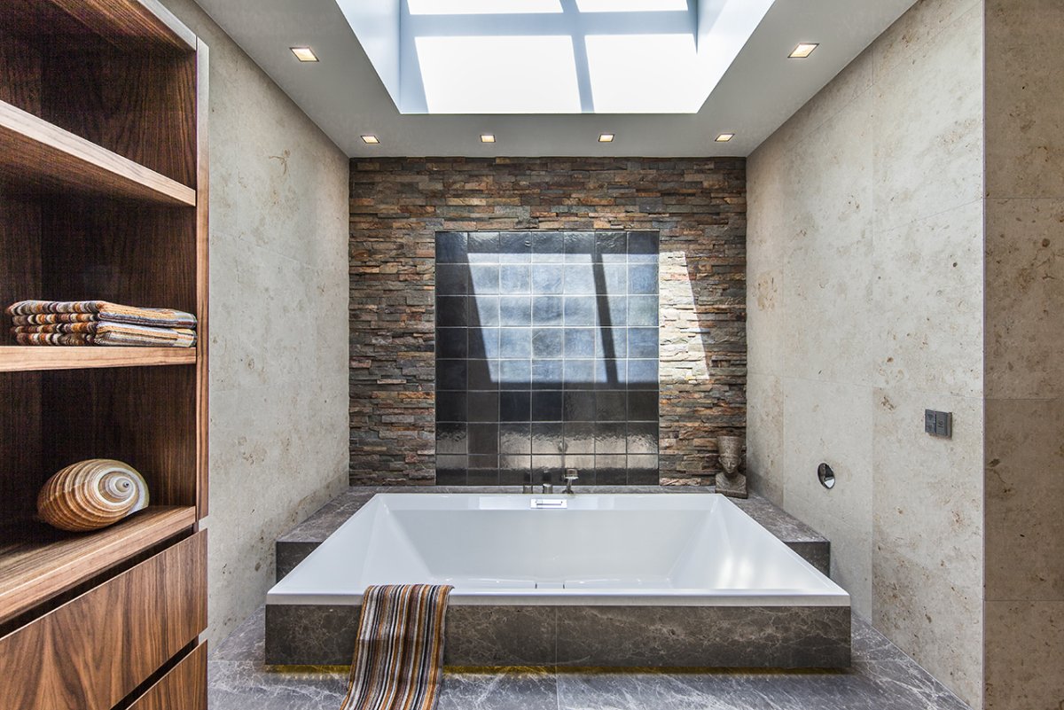 Ванная отделанная камнем