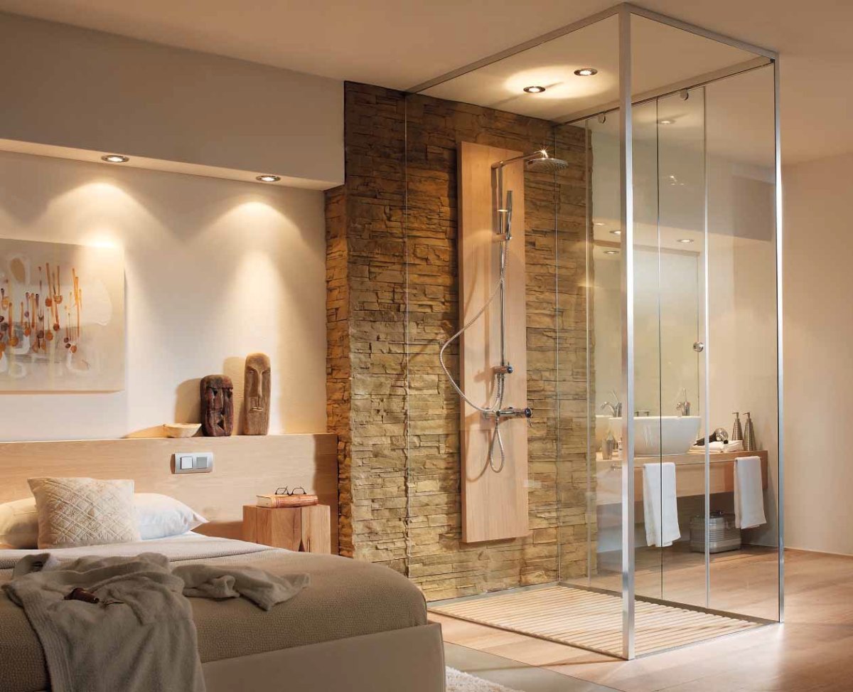 Спальня совмещенная с ванной