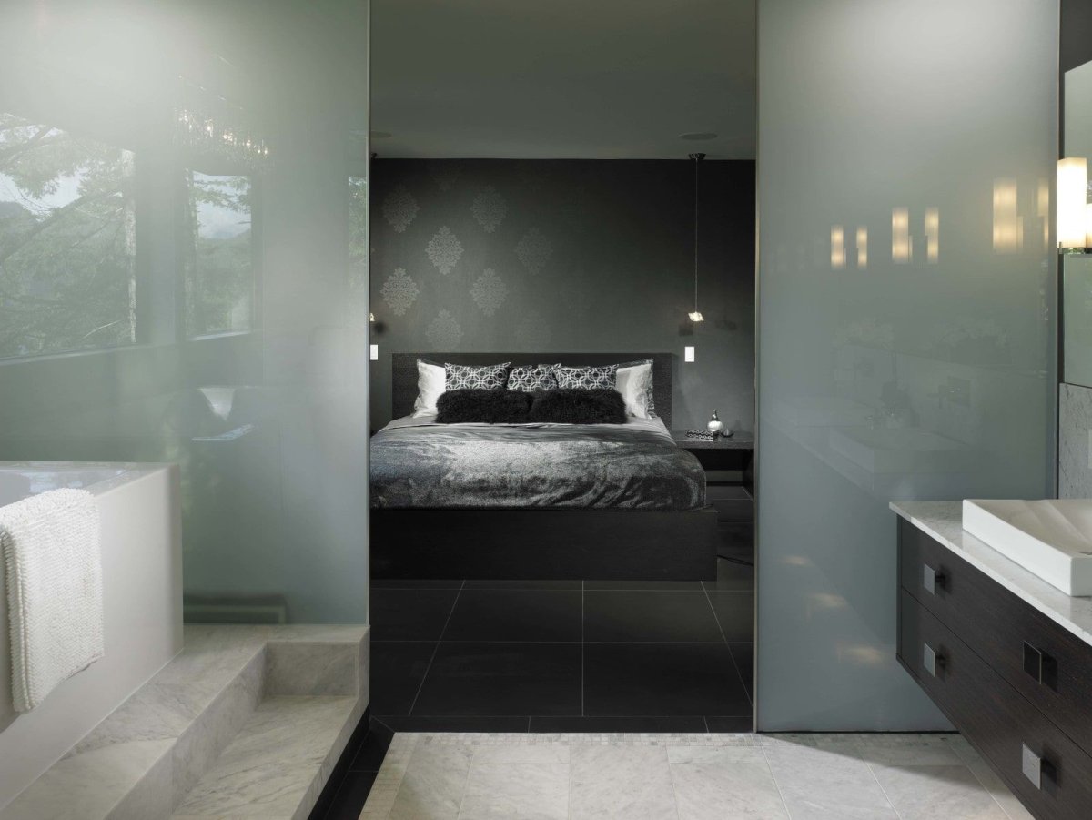 Стеклянная спальня