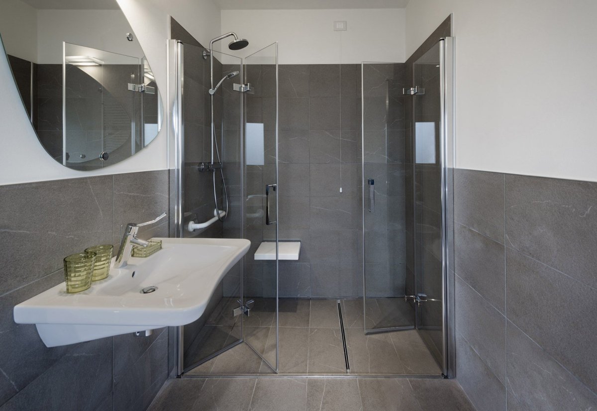 Душевой поддон из мозаики