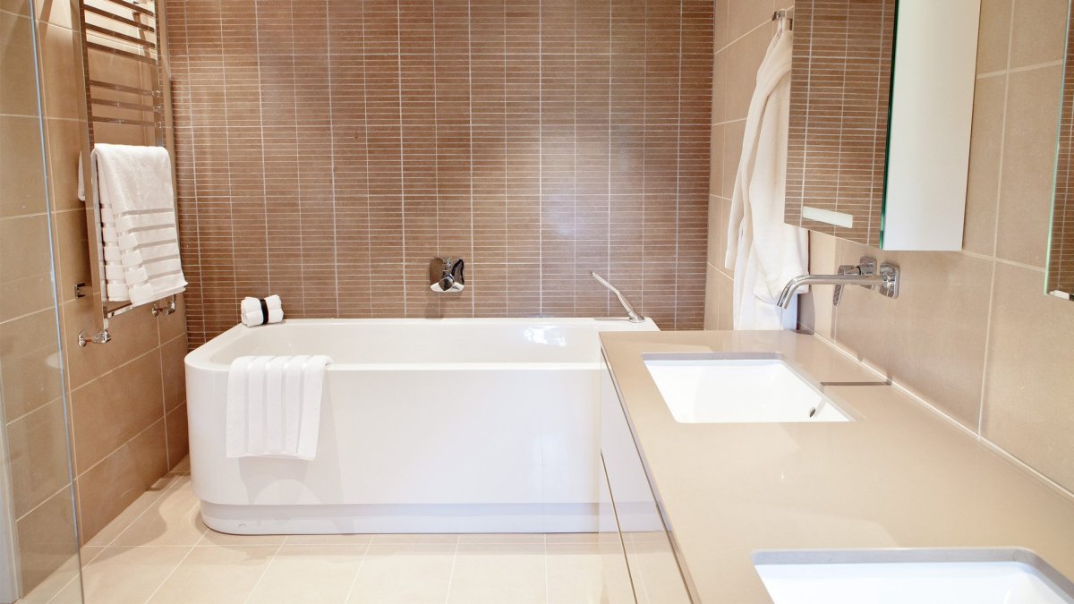 Ванная в бежево оранжевых тонах