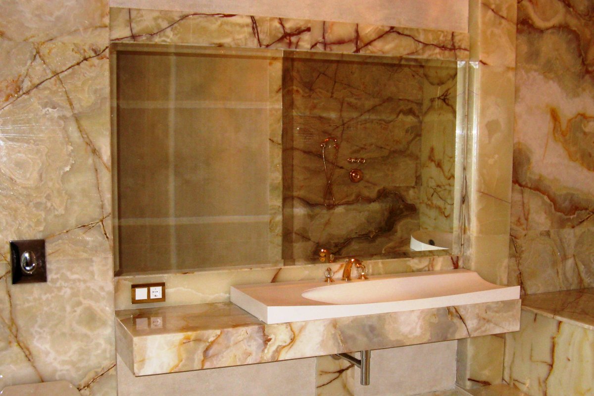 Ванная отделанная мрамором