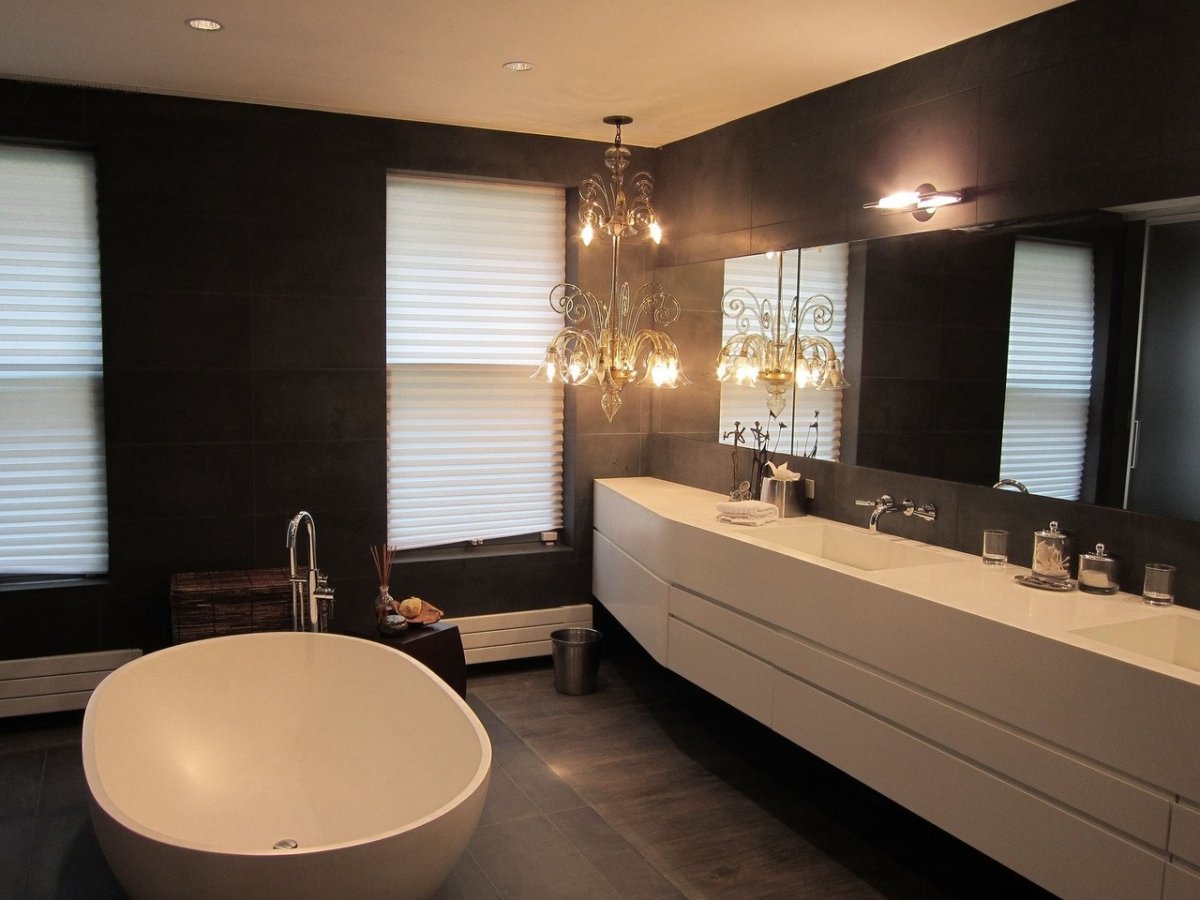 Коричнево кремовая ванная комната