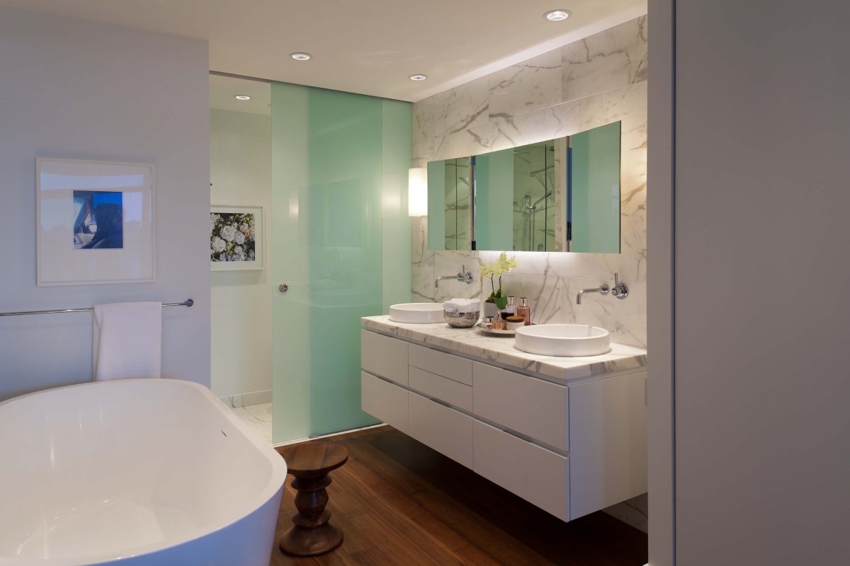 Ванная с двумя раковинами