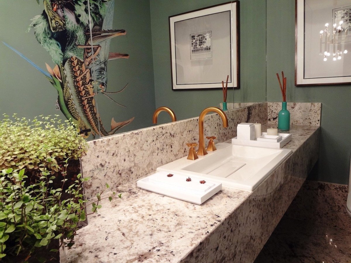 Отделка комнаты камнем