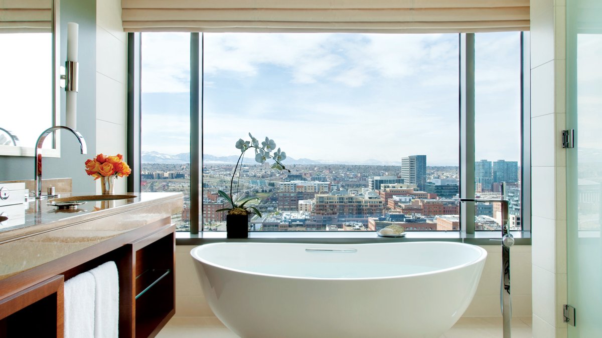 Ванная с окном в квартире