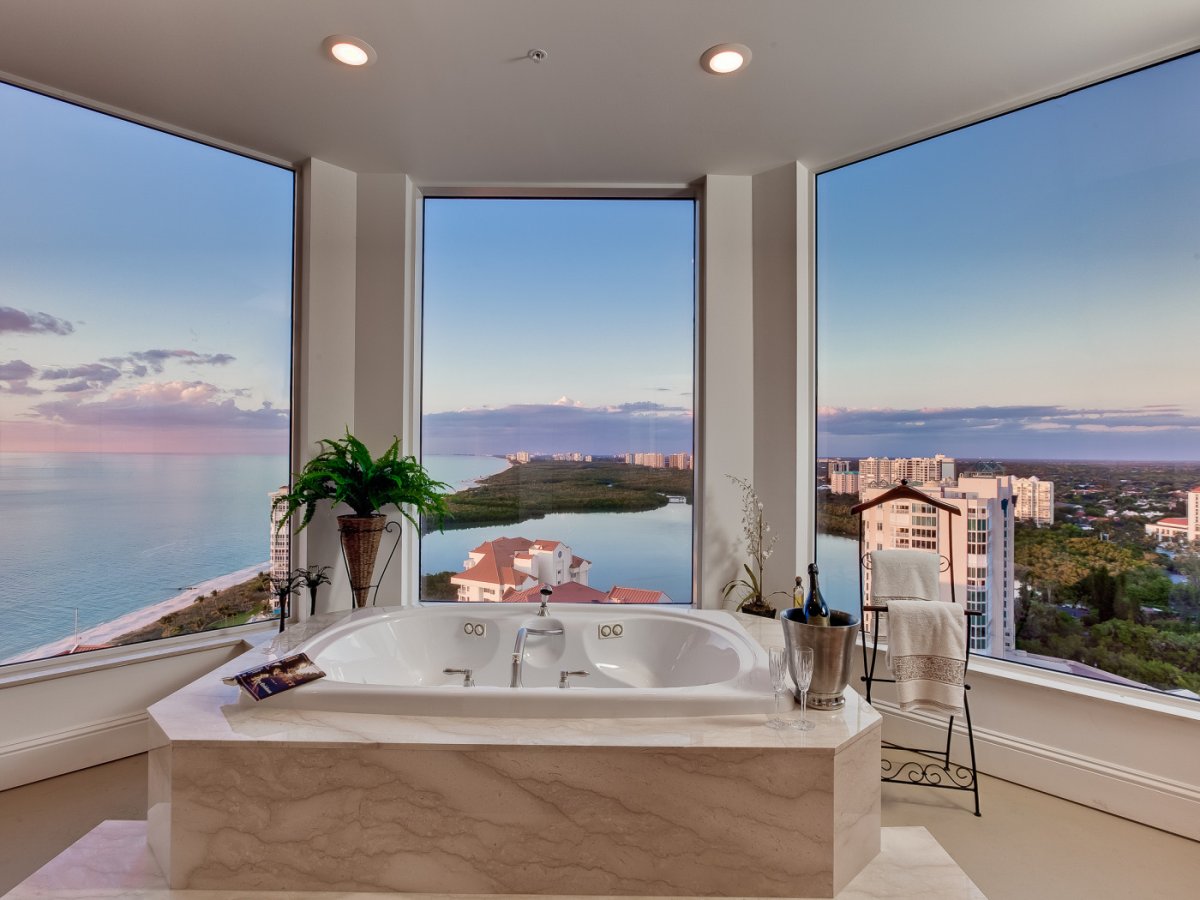 Ванная с панорамными окнами