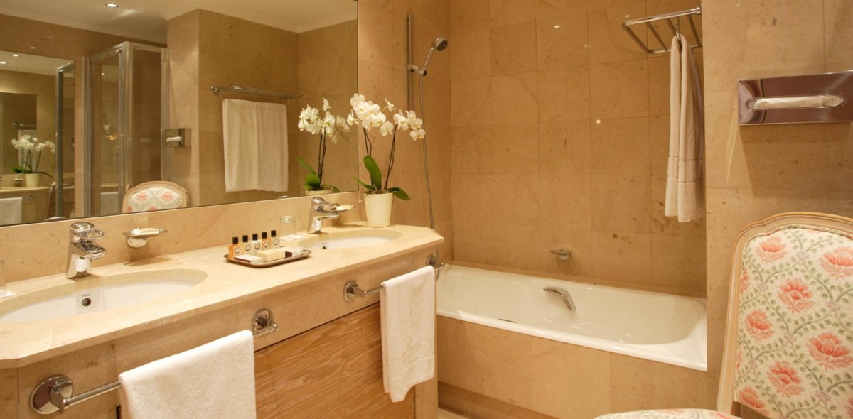 Ванная комната в песочных тонах