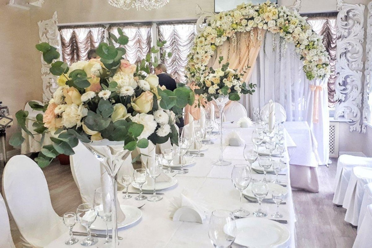 Украшение подиума на свадьбу