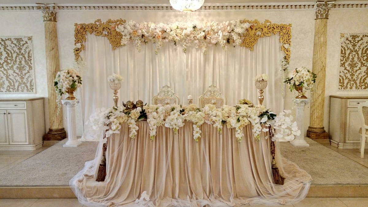 Украшение зала цветами