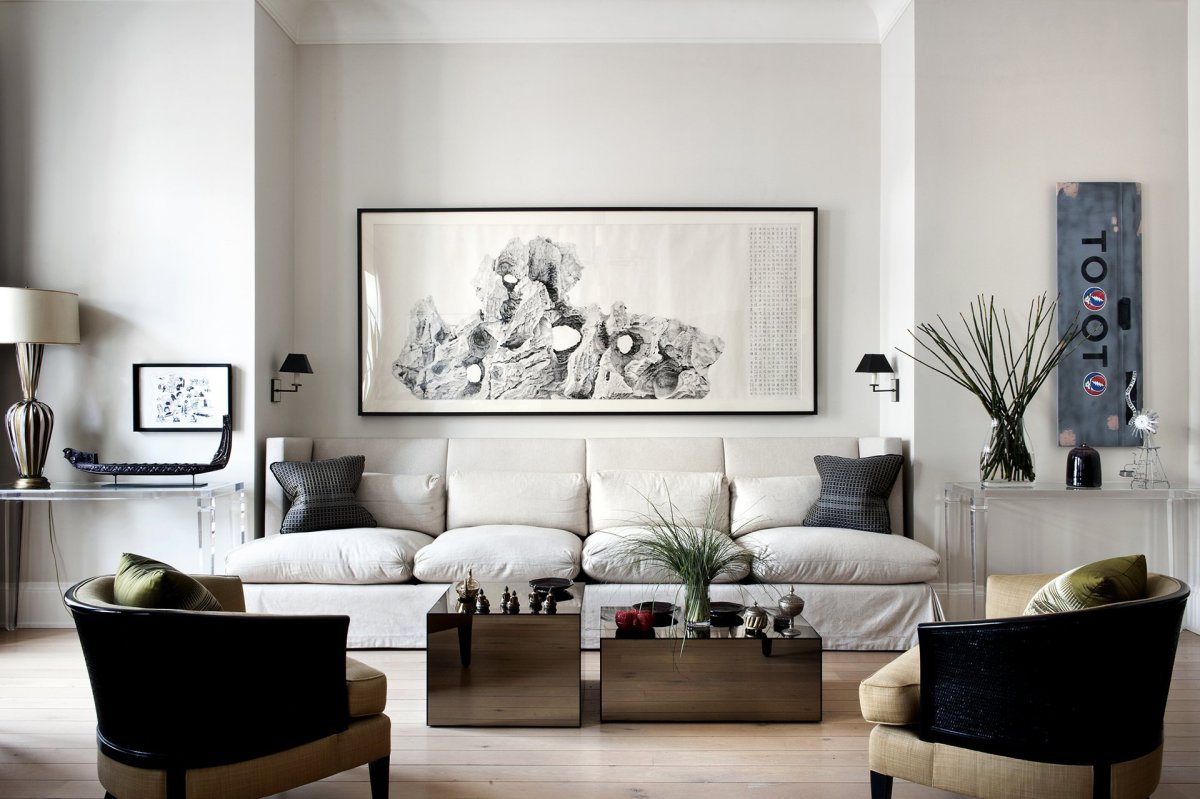 Большая картина над диваном