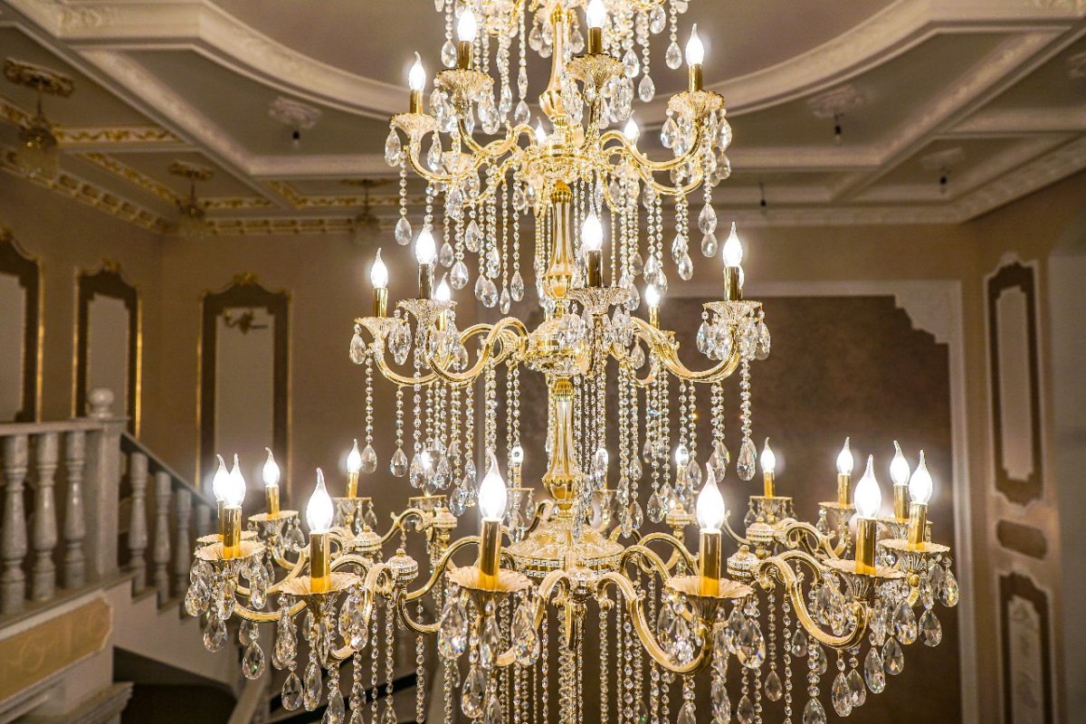 Круглая люстра в гостиную