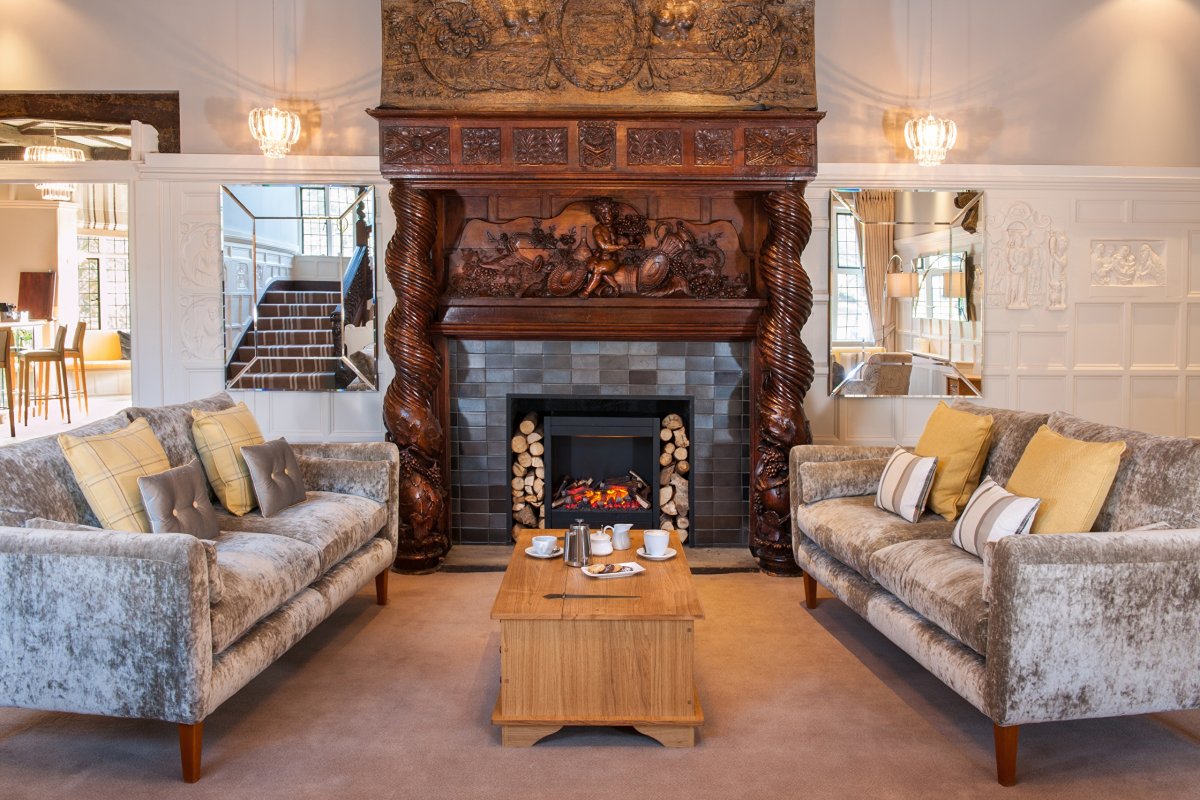 Комната с камином