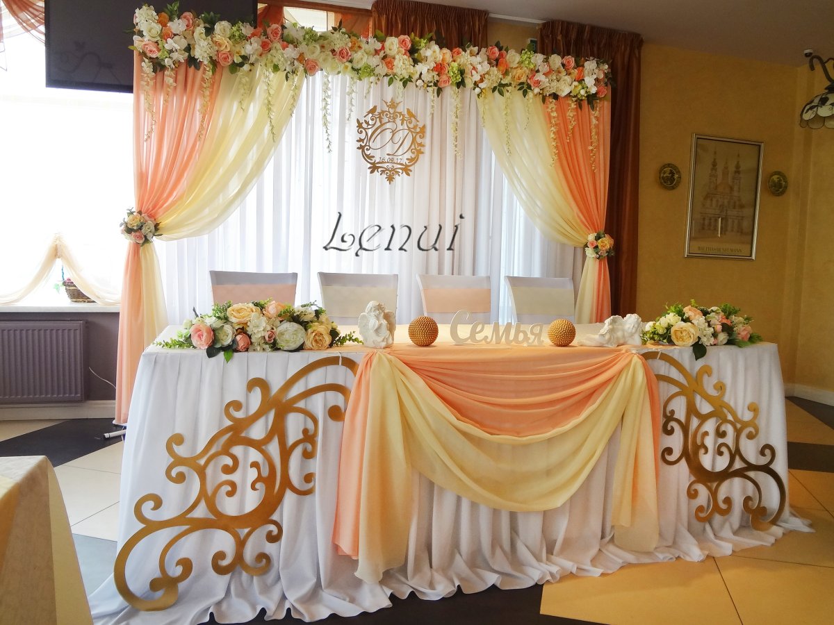 Украшение свадебного зала в цвете персик