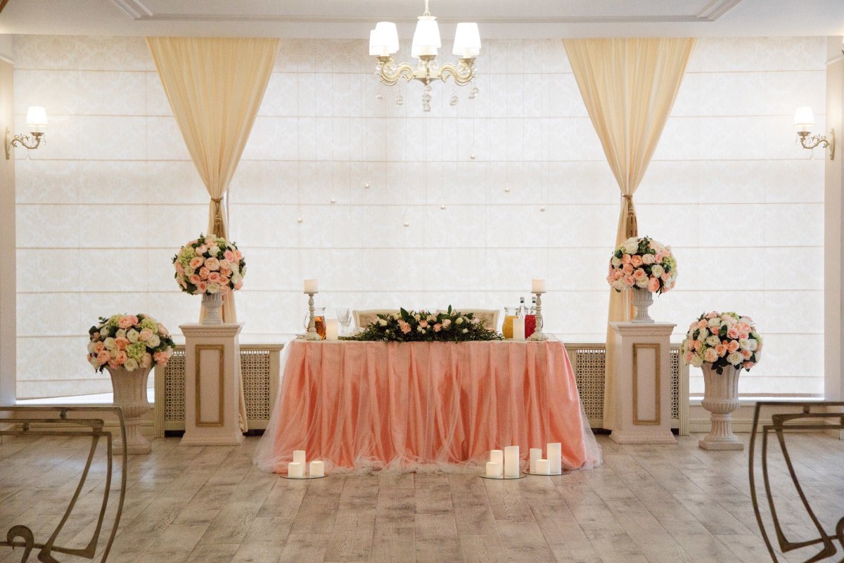 Оформление Президиума в персиковом цвете