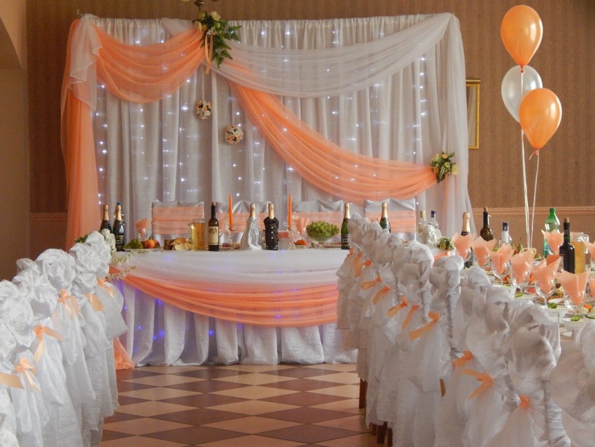 Украшение свадебного зала в персиковом цвете