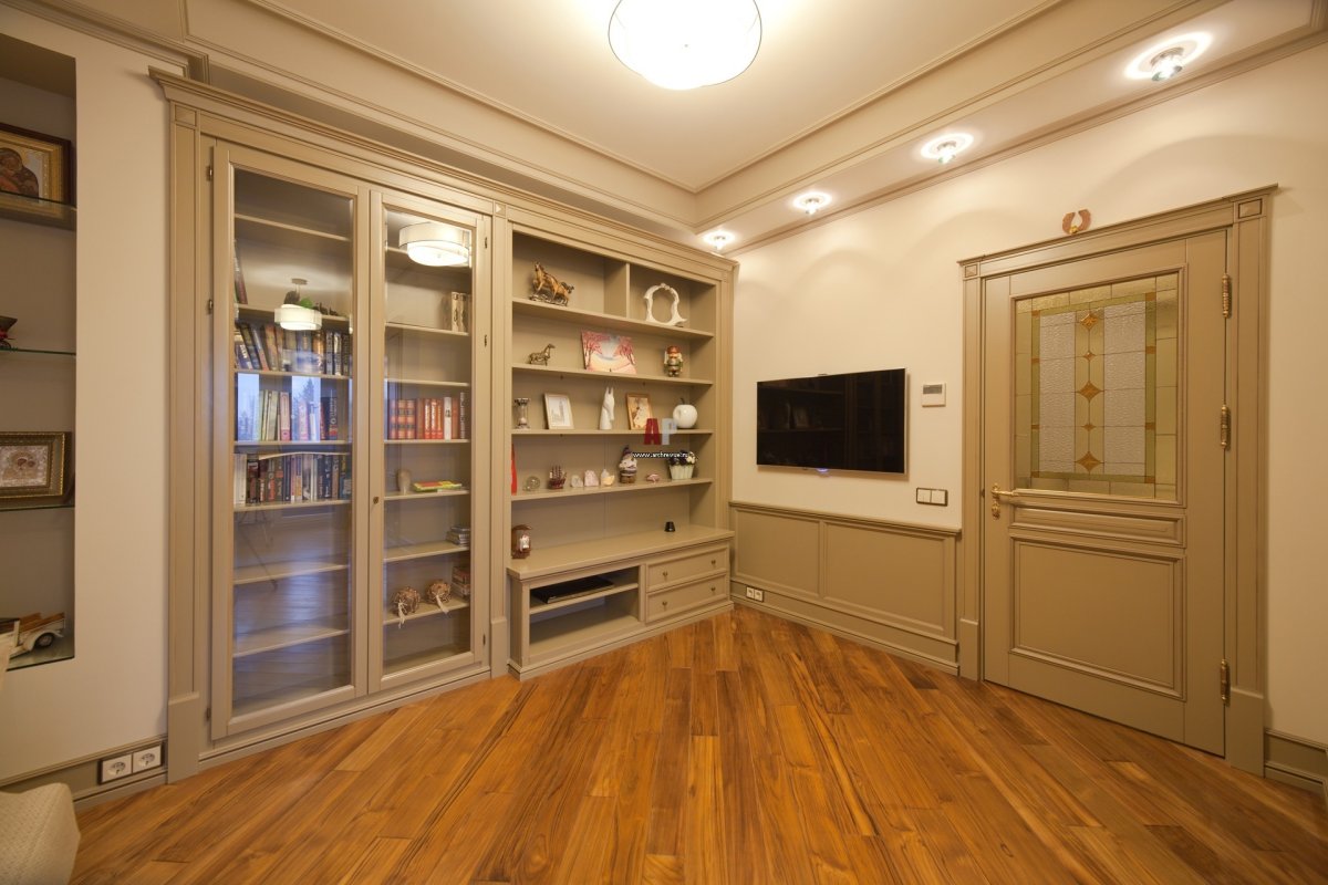 Встроенный книжный шкаф