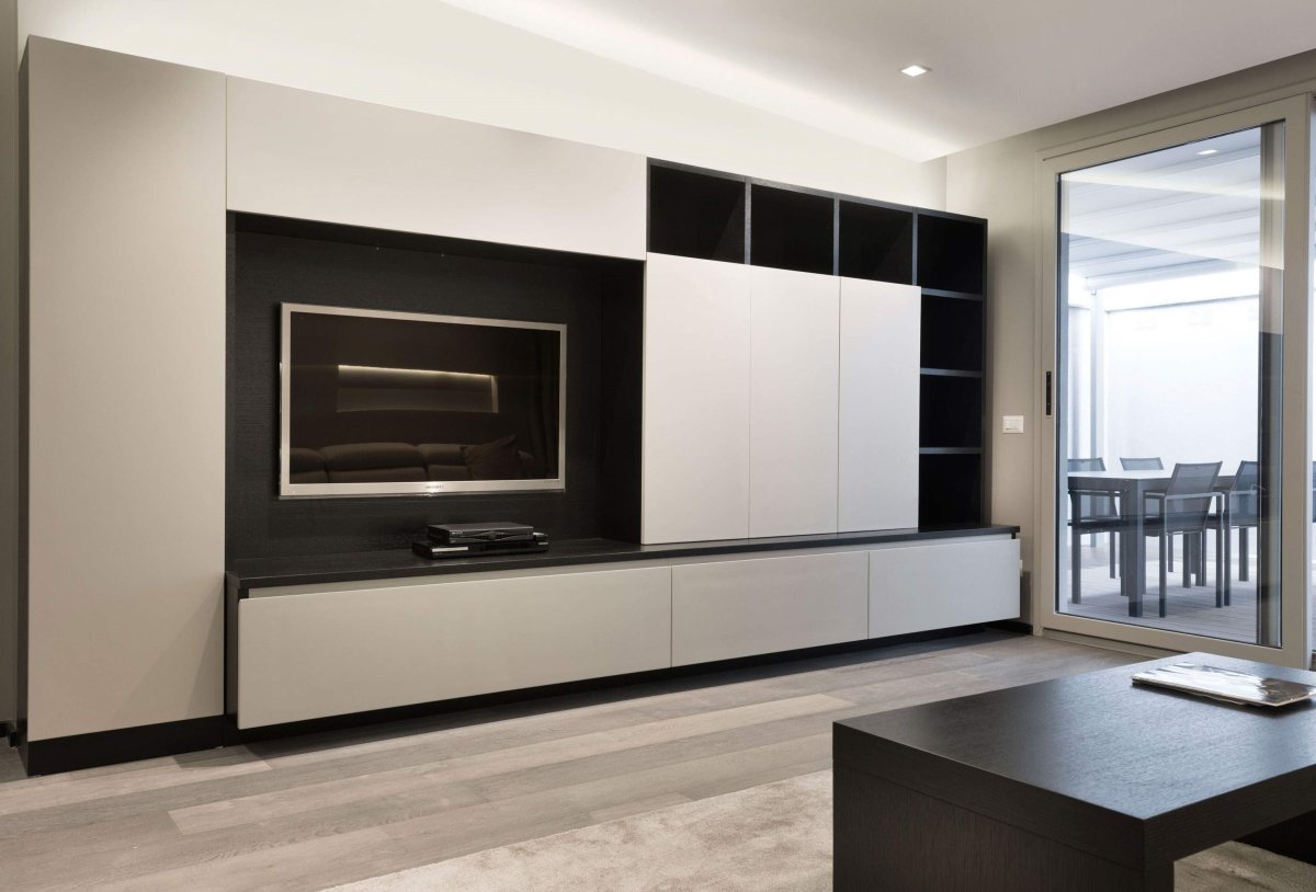 Стенка во всю стену для гостиной