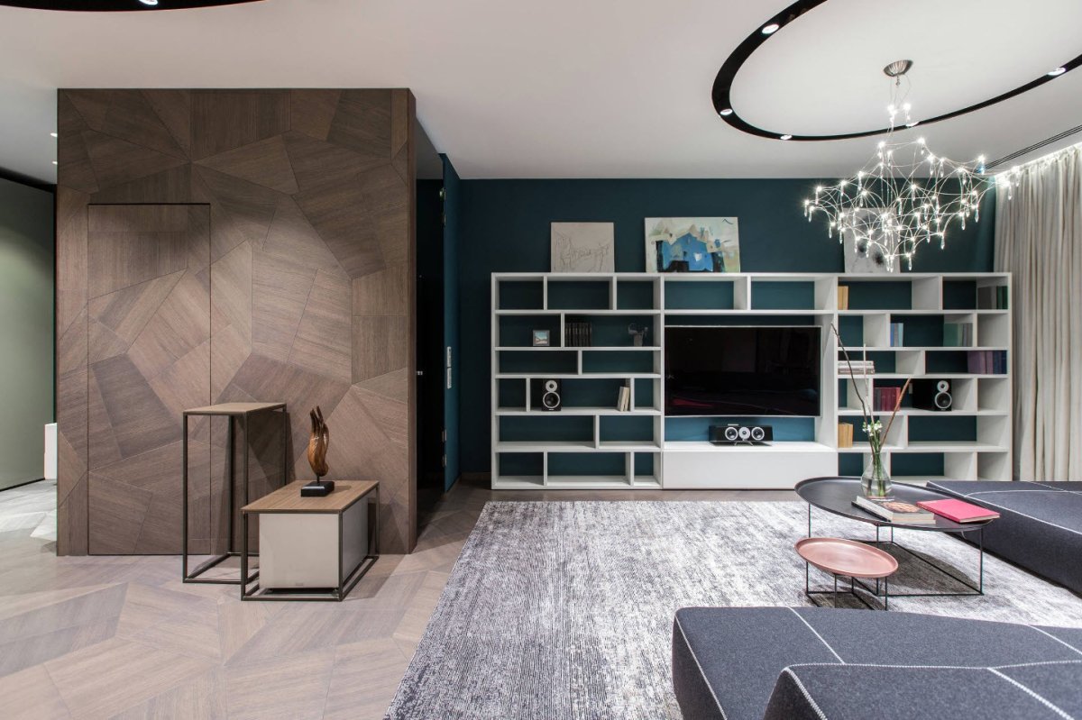 Стена из ламината в гостиной