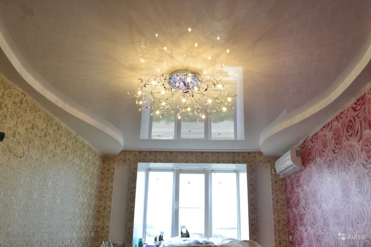 Красивый натяжной потолок одноуровневый