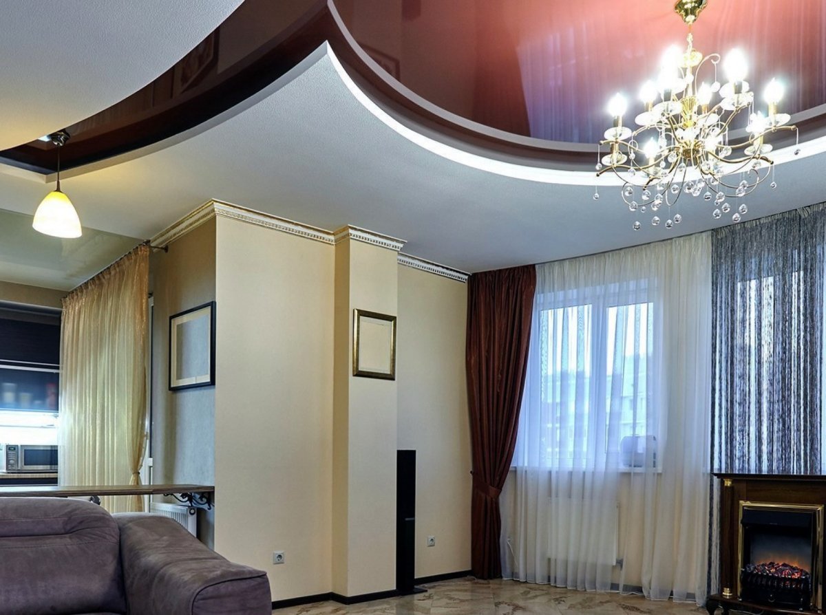 Натяжной потолок в зал 18 кв